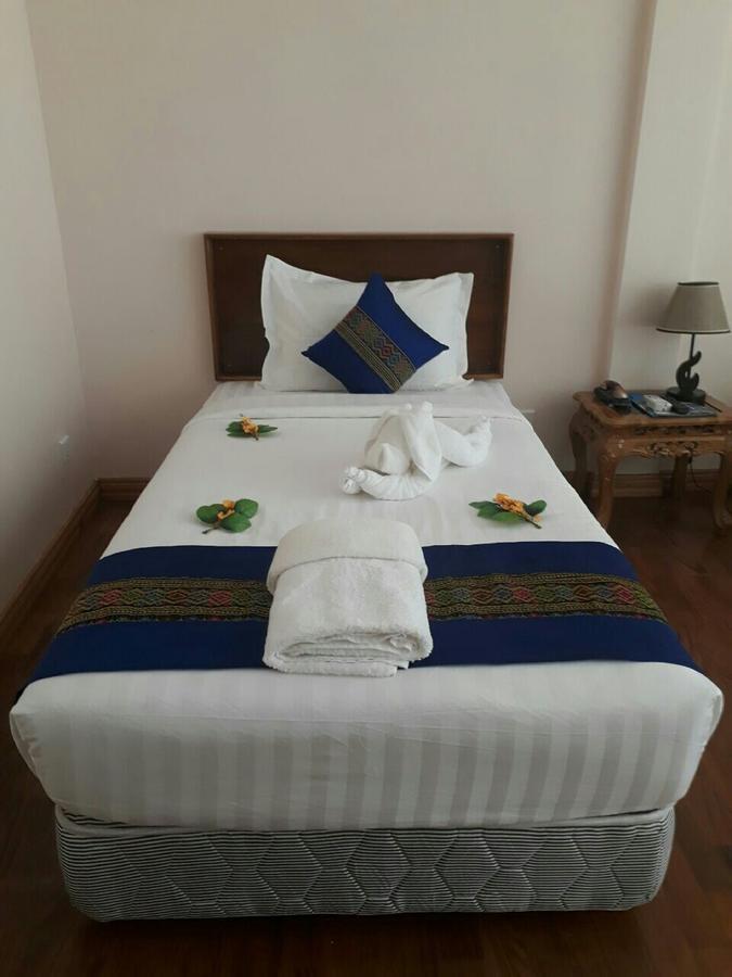 Famous Hotel Лойко Екстер'єр фото