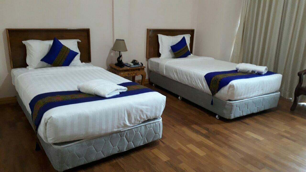 Famous Hotel Лойко Екстер'єр фото