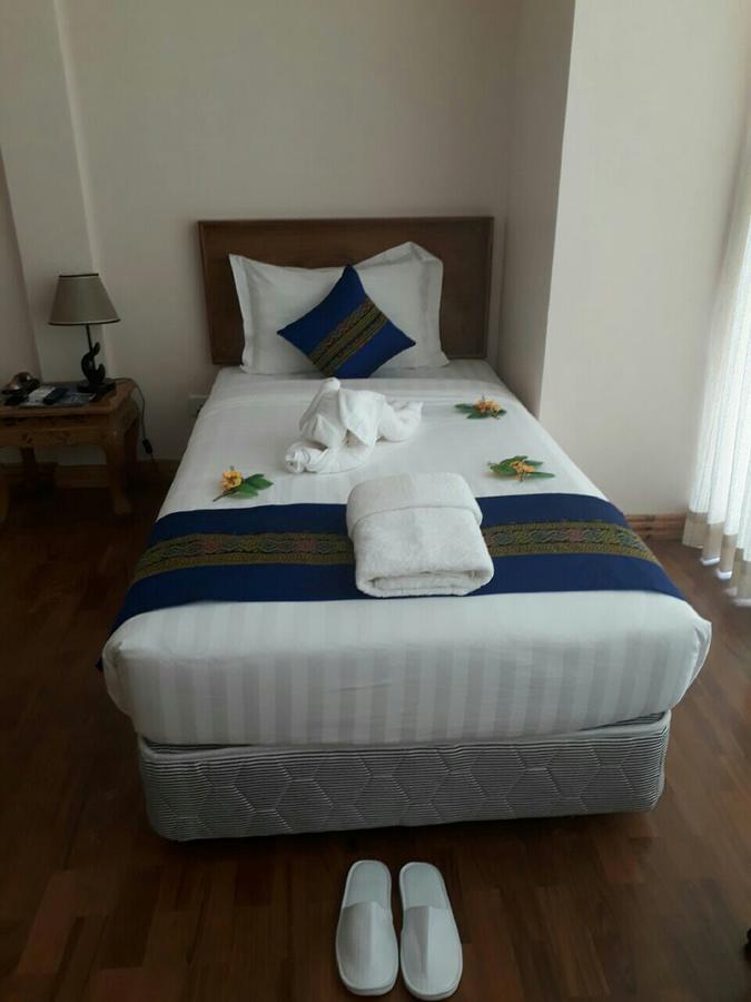 Famous Hotel Лойко Екстер'єр фото