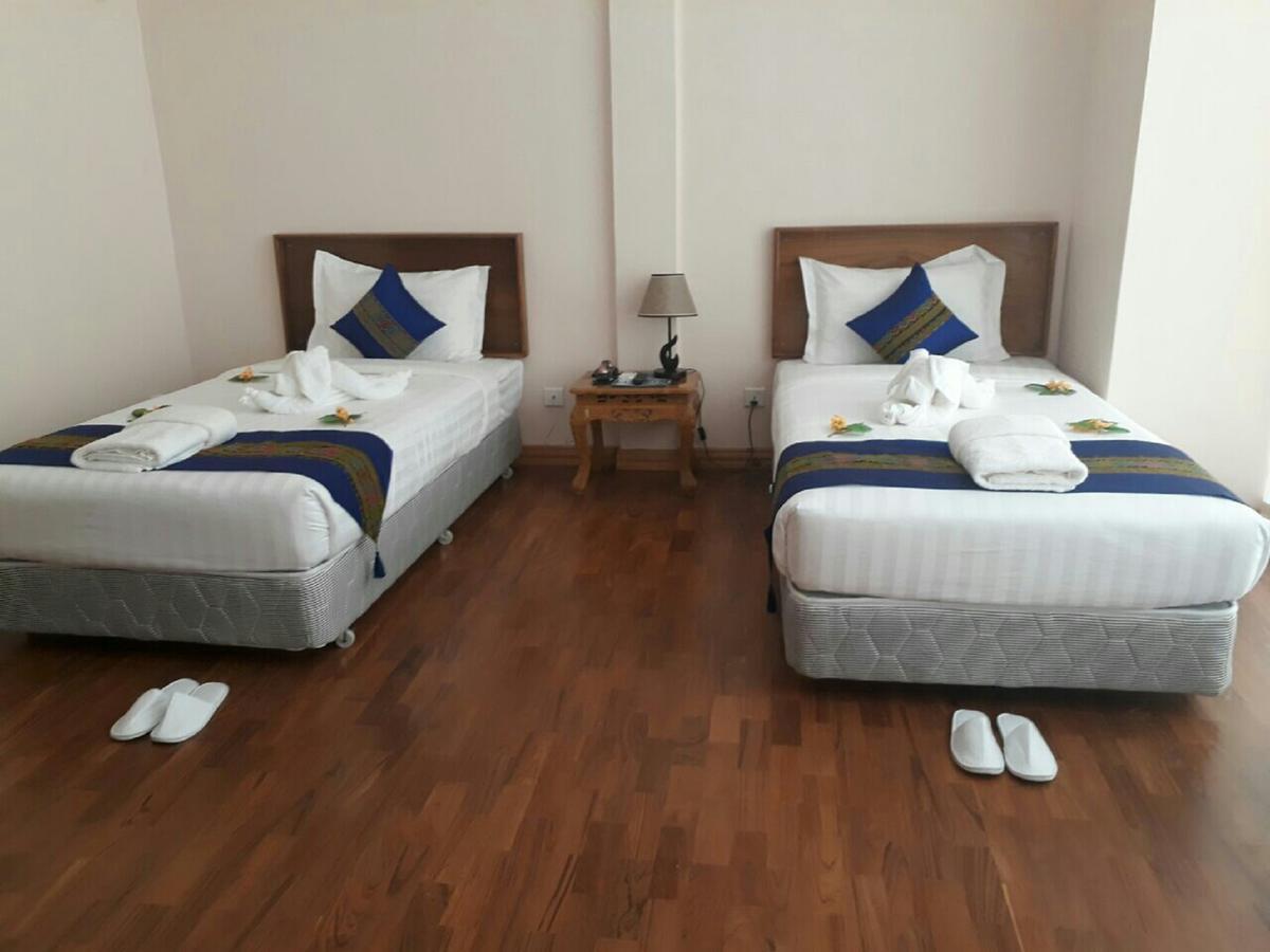 Famous Hotel Лойко Екстер'єр фото